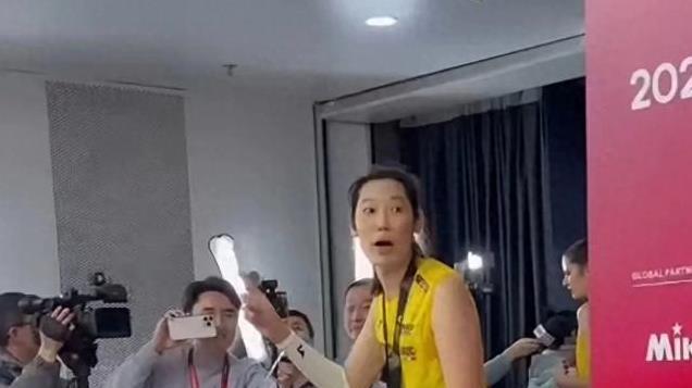 朱婷怒怼记者，拥抱李盈莹照片曝光，投诉不良媒体，力斥别有用心