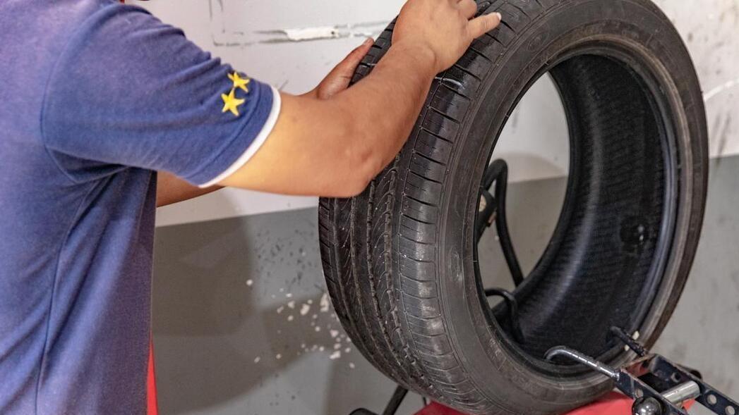 补过三次的轮胎上高速等于玩命？修车工说出真相！