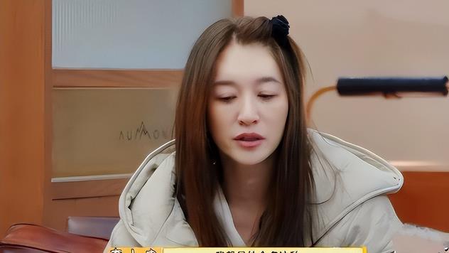 口碑暴跌！拿没教养当个性的她，终于惹了众怒，难怪连倪萍都嫌弃