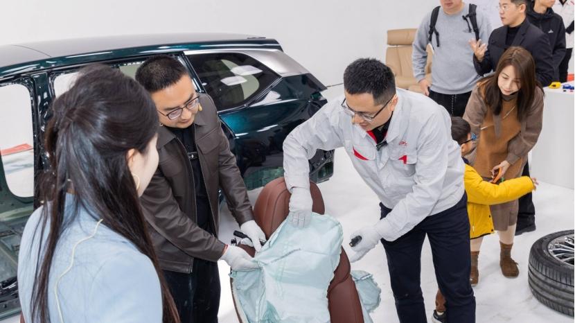 ​家庭长途自驾：十层Nappa座椅的舒适与安全双重保障