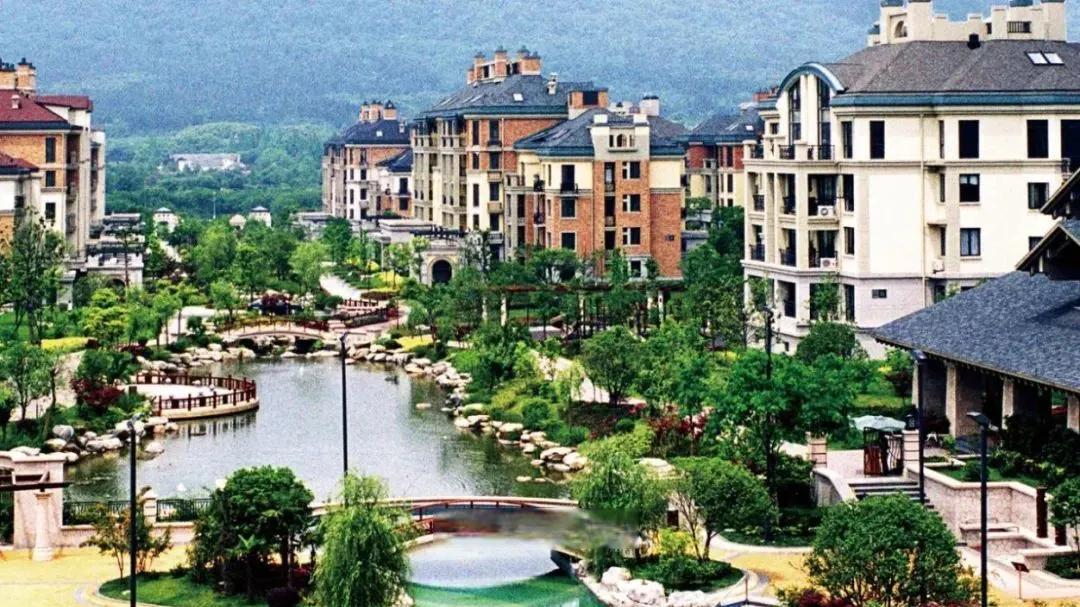 从竞相进入房地产到狼狈退出：跨界狂欢总是要付出代价的