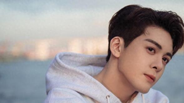 说到曾舜晞，给观众的第一印象就是萌萌大眼睛的阳光大男孩形象, 众多演技派演员都和他搭过戏