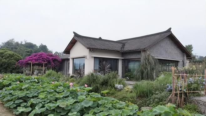 有一种痛苦叫在农村跟风盖房，卖不掉又回不去，彻底沦为不动产！