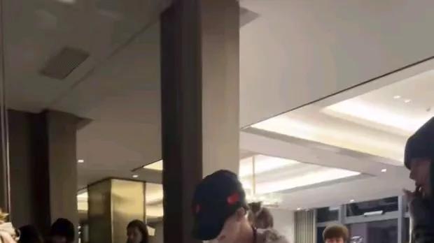 赵露思康复过程首曝光！崩溃大哭，发不出声，控制不住手指！