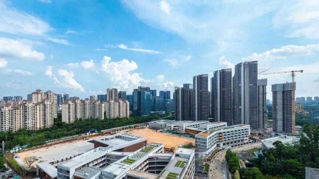 广州楼市魔幻的一幕，都说学位房不值钱了，但有“名校”的新盘才好卖