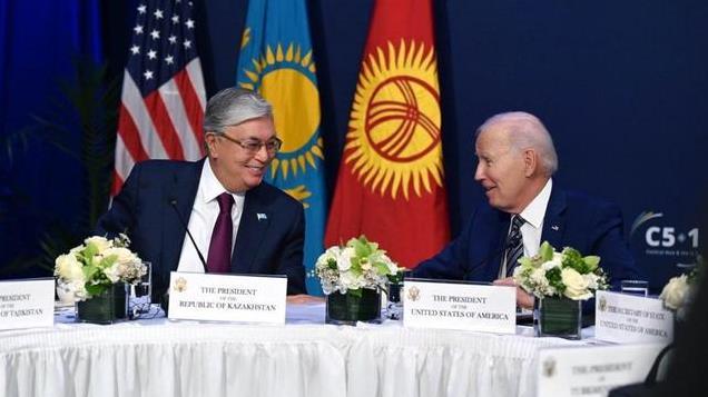 主动疏远俄罗斯的托卡耶夫，为中哈关系定调：比俄罗斯更靠得住