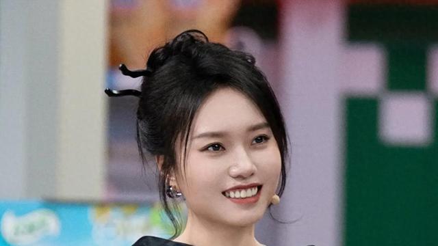 其实，很多人可能只知道李雪琴是一名来自东北铁岭的脱口秀演员，但不知道的是，她其实也是靠网红发的家