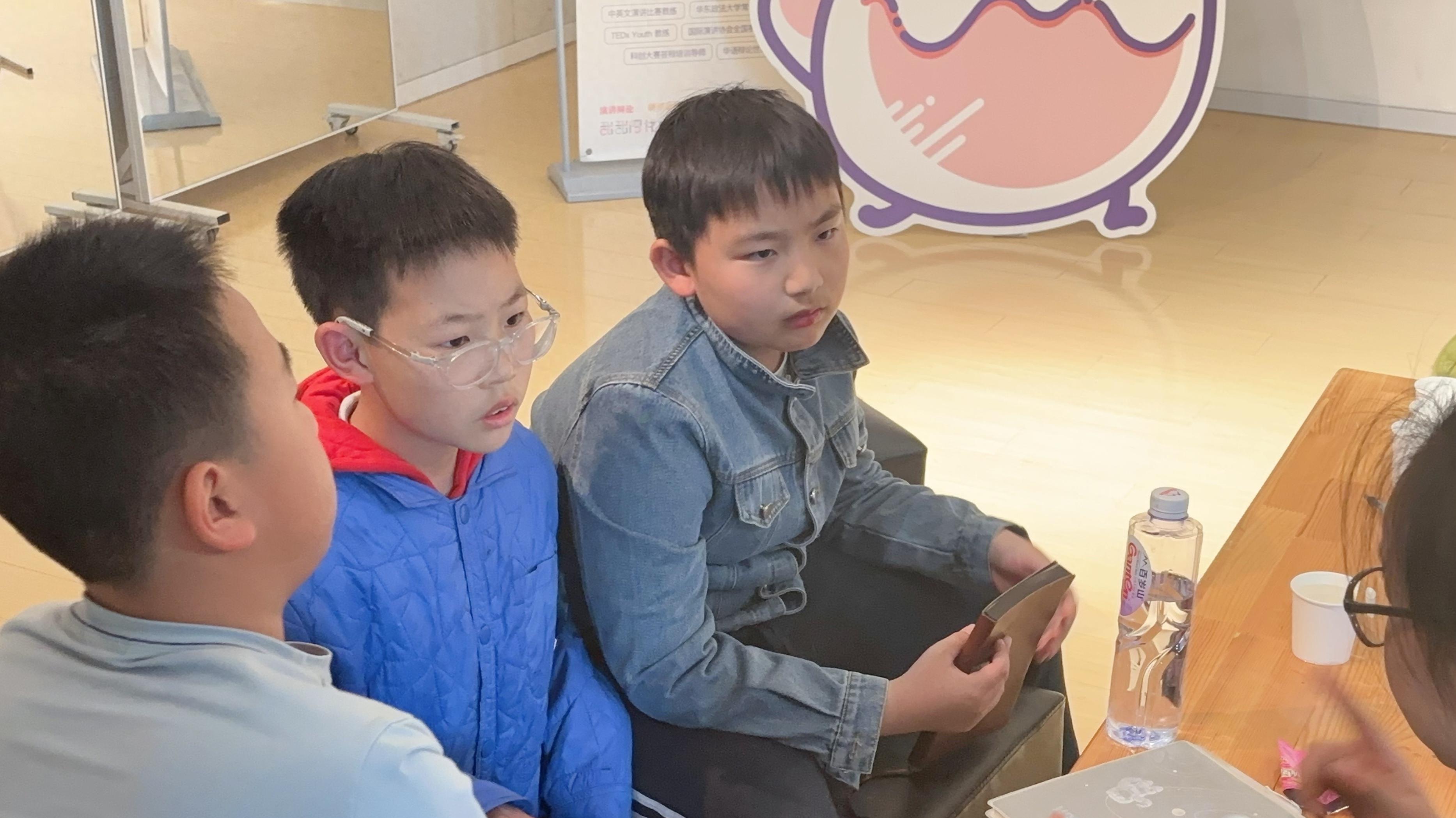 青少年的思辨剧本为何引发家长反应强烈？