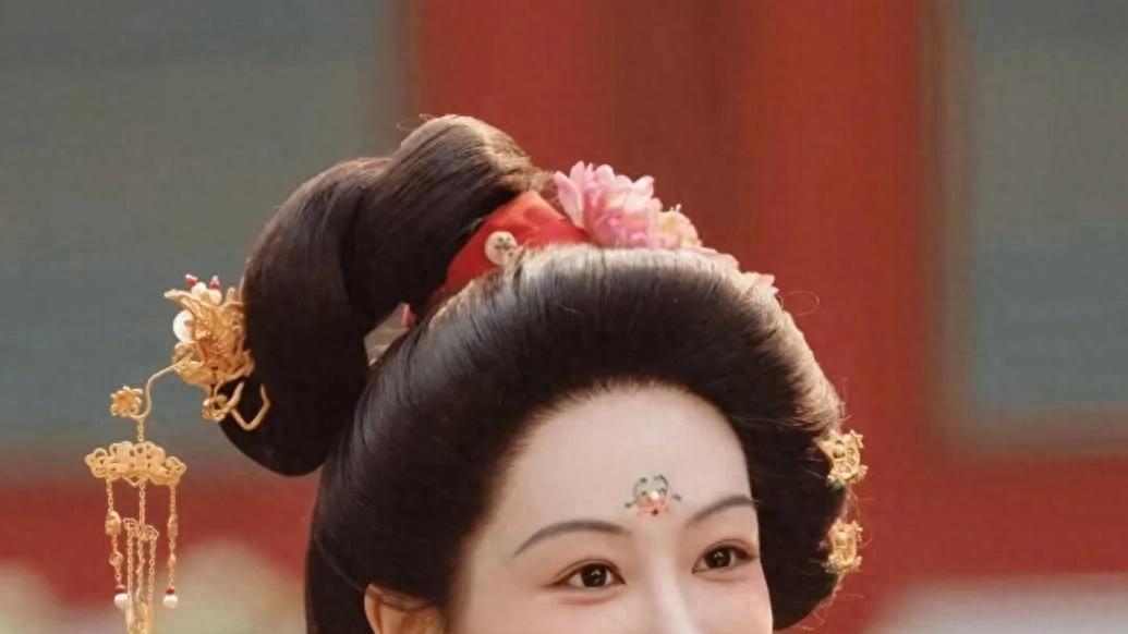 收视率杀疯了，不看杨紫《国色芳华》呼声却越来越高，问题出在哪