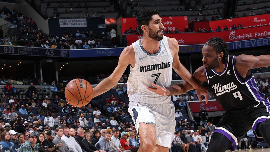 少了一套首发，仍取得41分大胜！灰熊终结5连败，送国王8连败！