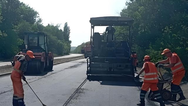 普京“以战养战”，公路直接修到乌东，未来或接入中欧走廊