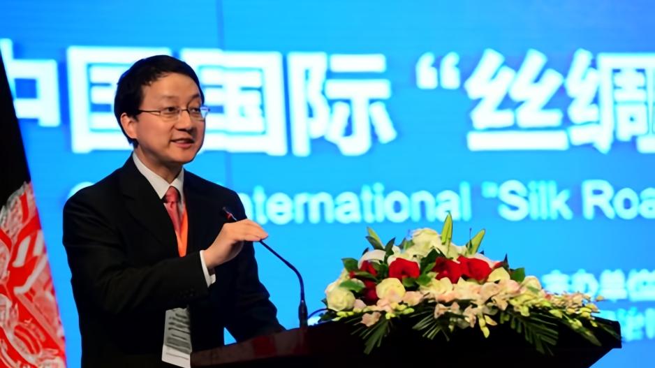 从肢体语言看中国外交态度的转变