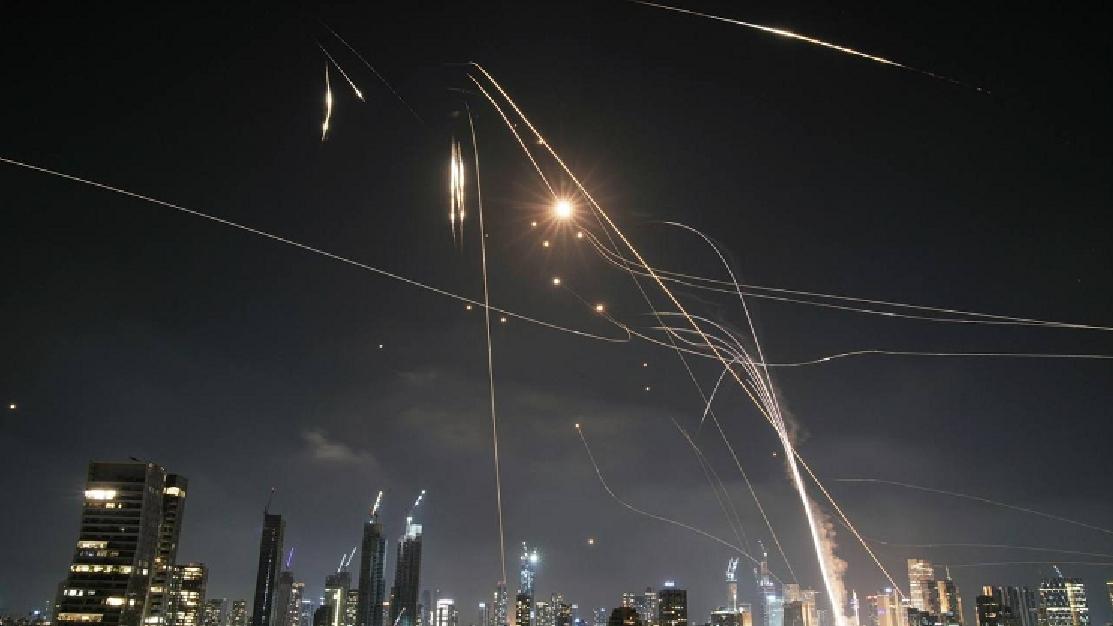 中东战火重燃：伊朗导弹雨倾盆而下，以色列如何应对？