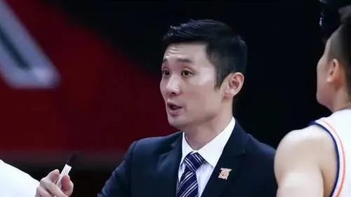 新疆男篮裁掉华莱士，因耍大牌缺席训练，刘伟谈心也没用