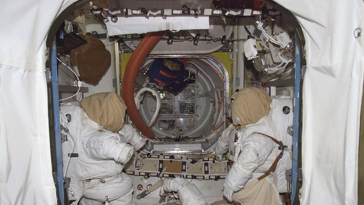 神十九返回舱为何"侧躺"着陆？航天器着陆姿态大揭秘