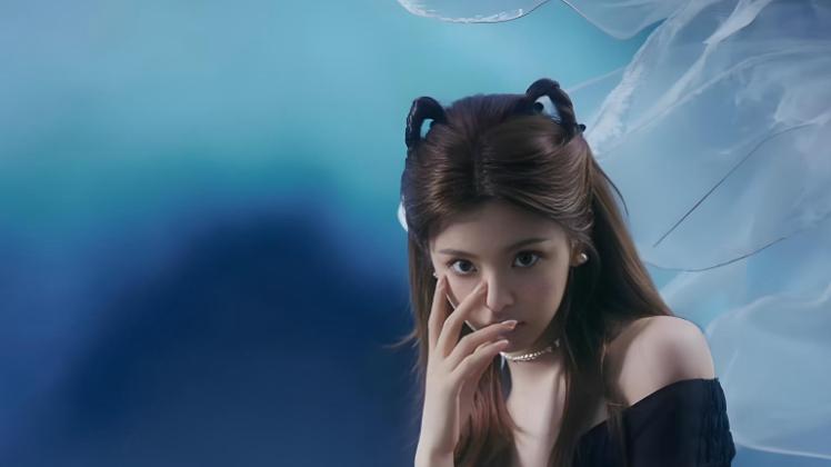 黑丝不性感？杨超越的穿搭逻辑有多绝？