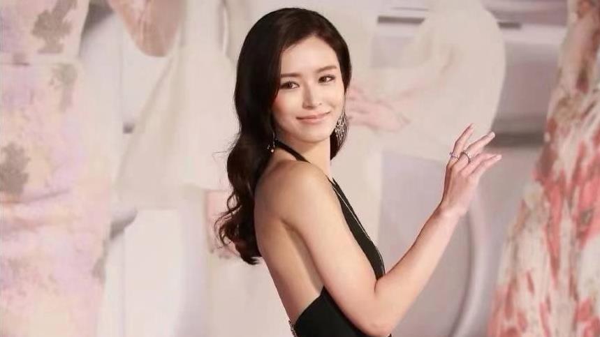 港圈双生花陨落？资本博弈，她们的娱乐圈生存法则是什么？