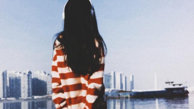 亲家母买我的房子给她儿子当婚房，我30万卖给她，她转手50万卖掉