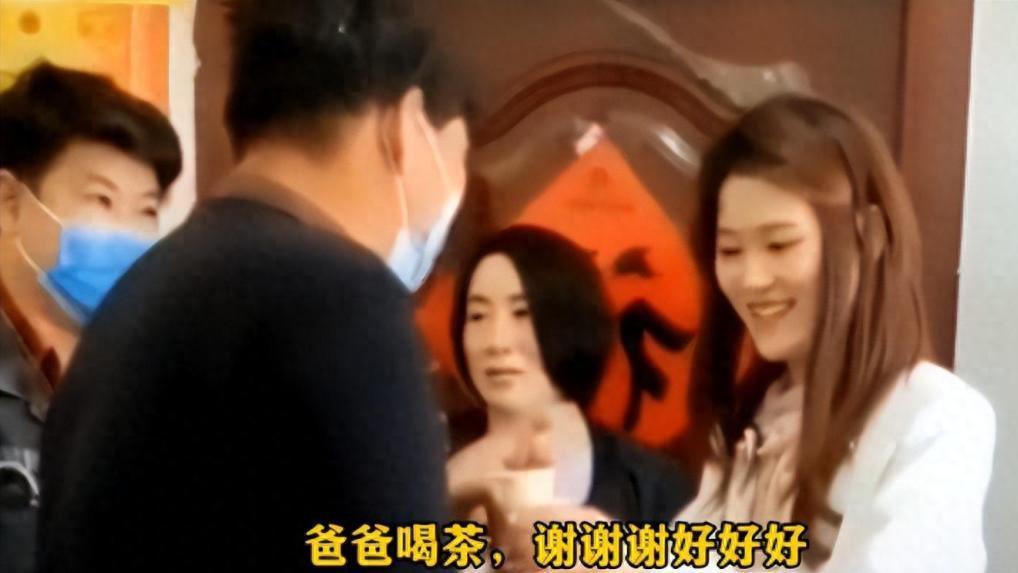 才22岁就被2个老婆“退婚”？老实的大衣哥，也有个不省心的儿子