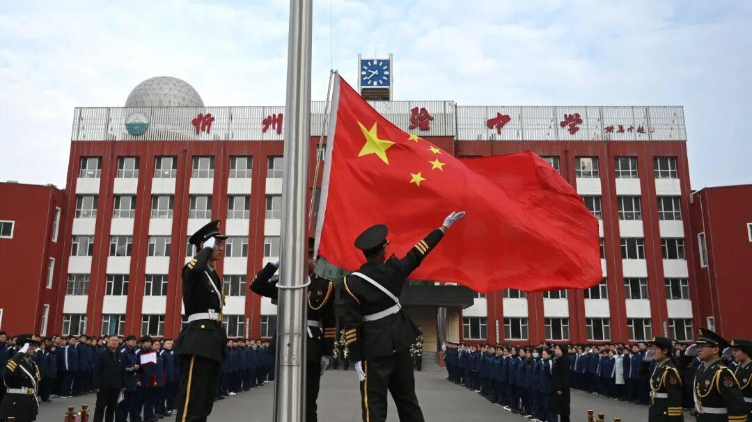 学习榜样、践行美德：忻州实验中学升旗仪式激励学子争做时代新人