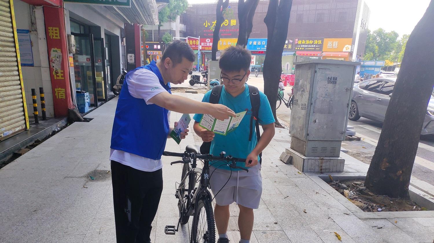 禁毒宣传上街头 防毒意识入民心