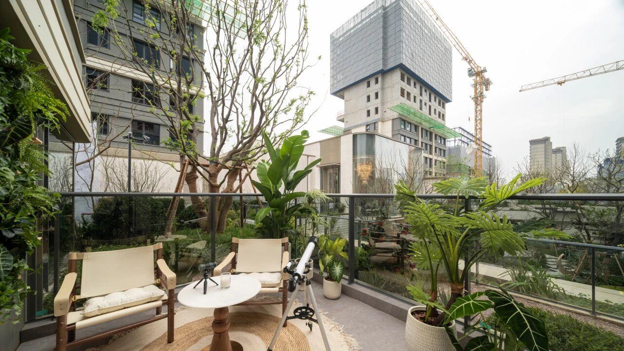 20250929 今日楼事速递：绿城双新入市！润百合首批房源取价，绿汀芳菲获销许