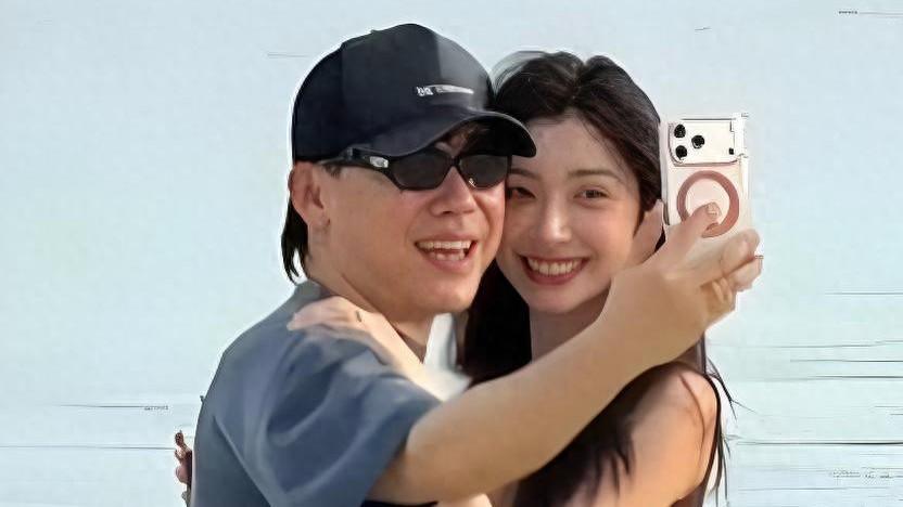 42岁胡彦斌恋情曝光！单亲母亲激动落泪