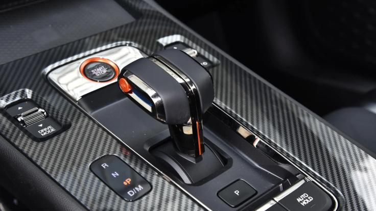 十万预算享30万级轿跑声浪？推荐三款国产“钢炮”，一款比一款强