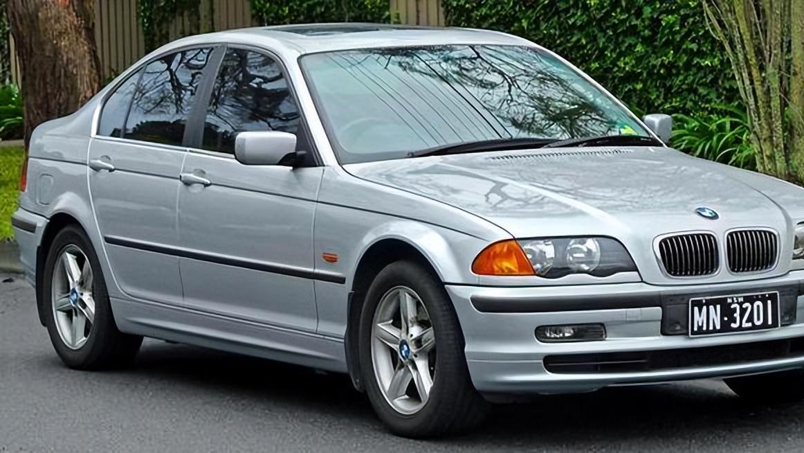 【宝马3系：当“年轻人的第一台车”变成“父辈的青春回忆”】