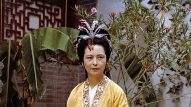 李纨是《红楼梦》里荣国府贾家的寡妇。