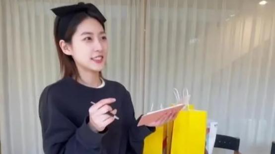 偶遇金赛纶打工的博主发声：那些财阀喜欢掌控和pua未成年人