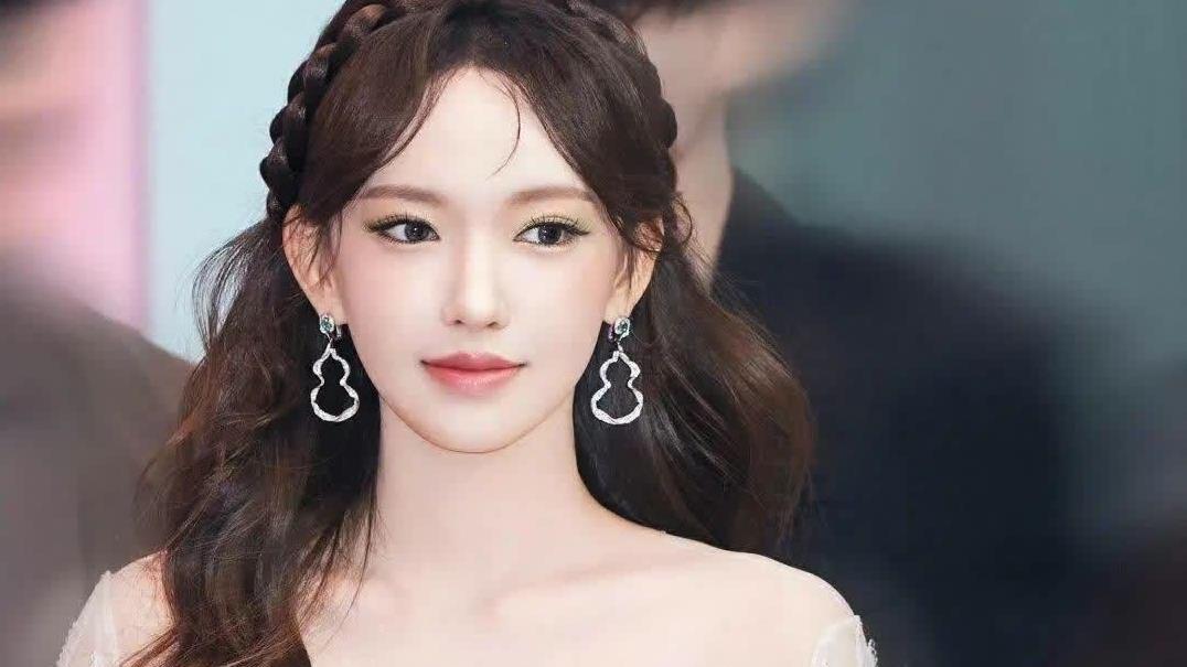 程潇：从青涩练习生到光芒四射的女神