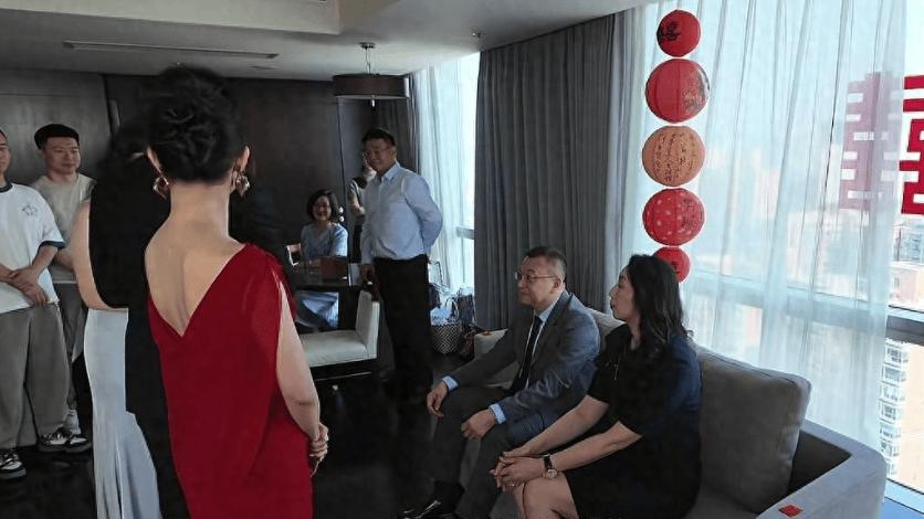 新疆男篮记者盛哲大婚名宿云集 球队赛季回顾与喜事交织