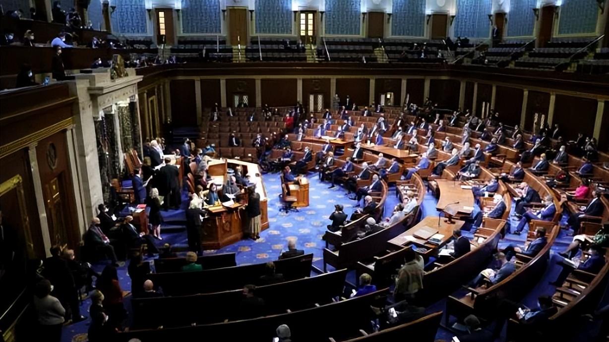 特朗普还未登机访华，王毅在京接见另一美国贵客，美国12个州结盟