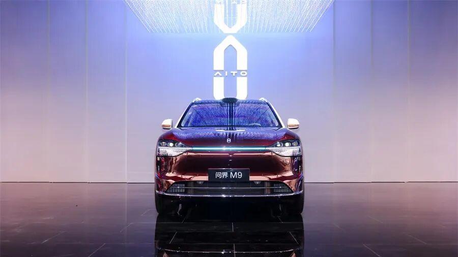 从对标BBA到对标问界，中国汽车豪华叙事迎来“换轨”时刻