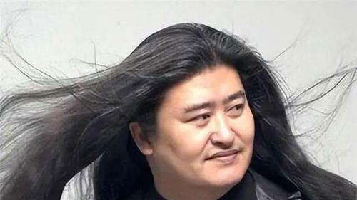 歌坛巨星刘欢晚年：辉煌背后，健康与家庭的挑战，未来之路如何？