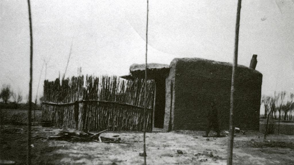 老房拆迁获60万，我把钱给儿子儿媳送去，结果一进门，儿媳就嫌我弄脏了地板