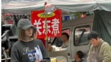 鹿晗与关晓彤：七年爱情磨砺，发色一致引网友热议，背后竟隐藏了不可告人的秘密！
