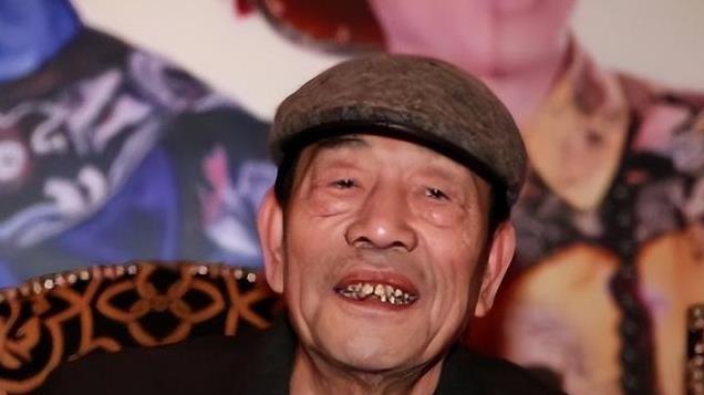 大口吃肉大碗喝酒、爱抽华子，93岁的杨少华，在享福路上一去不返