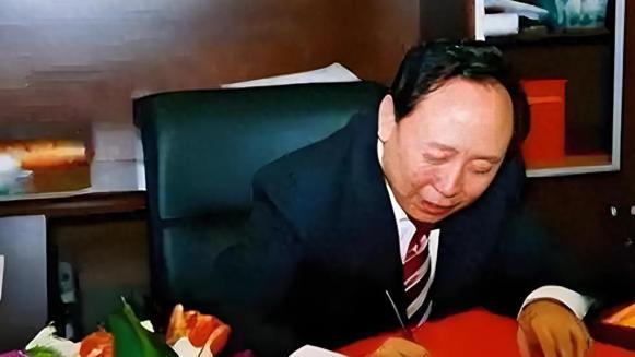 康日新：从 “核掌门” 到阶下囚，18 亿巨款背后，是权力失控的悲剧