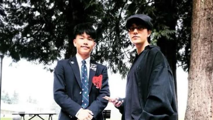 陈坤之子已步入成年，其面容逐渐展现出母亲的遗传特征，但究竟像谁，恐怕只有识者能辨。