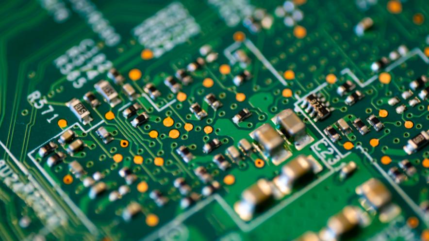 信创的备胎时代，结束了