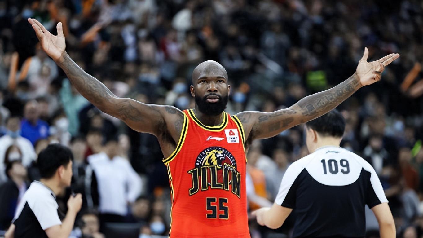 37岁、39岁！两位传奇外援离开CBA，没有球队给他们合同