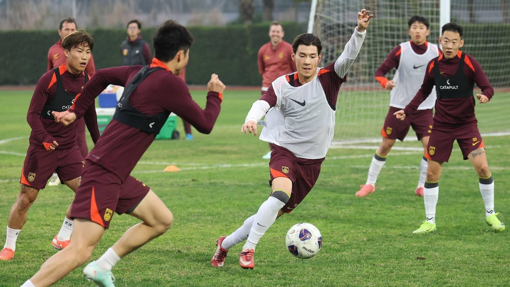 凌晨的较量：国足客战沙特，一场没有直播的硬仗