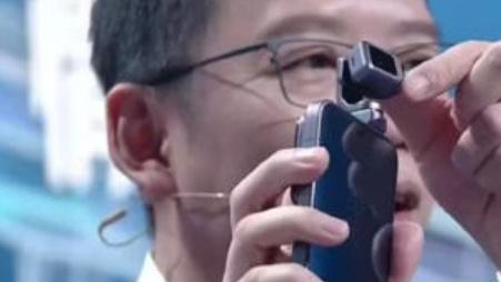 全球第一款“手机机器人”首次亮相