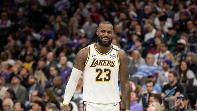 阿里纳斯批评外界双标对待40岁的詹姆斯，不公平