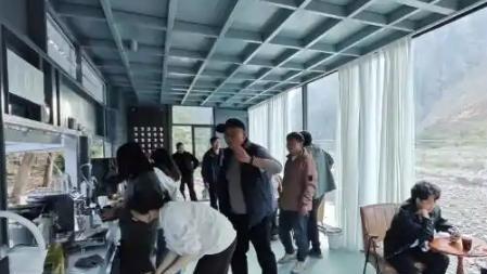 巨型录音机咖啡店日入斗金？Z世代打卡狂潮背后，文旅翻红还得这么玩！