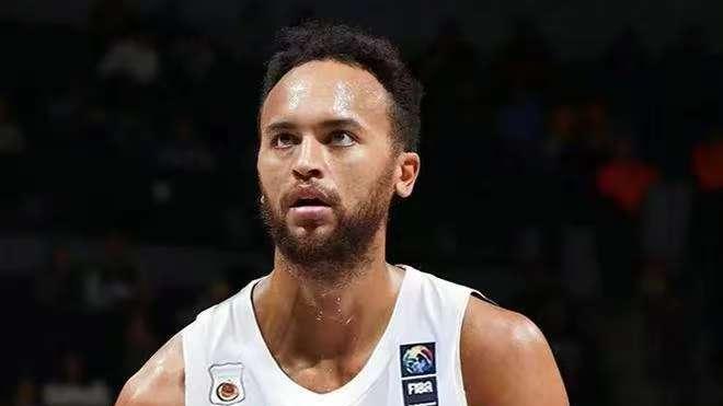 李凯尔国籍标注引热议？真相与他的中国篮球印记都该被看清​