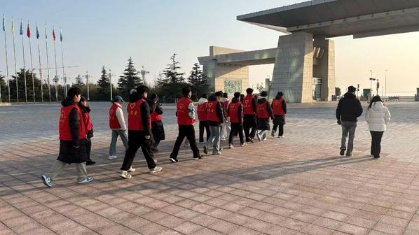 山东外事职业大学人工智能学院开展“清洁家园”志愿服务活动