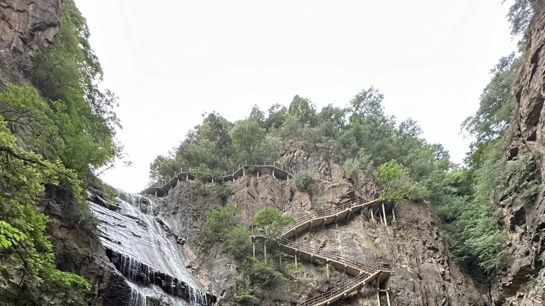 山西望山大峡谷旅游攻略及旅行社推荐榜：探秘"太行天堑"，解锁峡谷、飞瀑与户外的野趣之旅